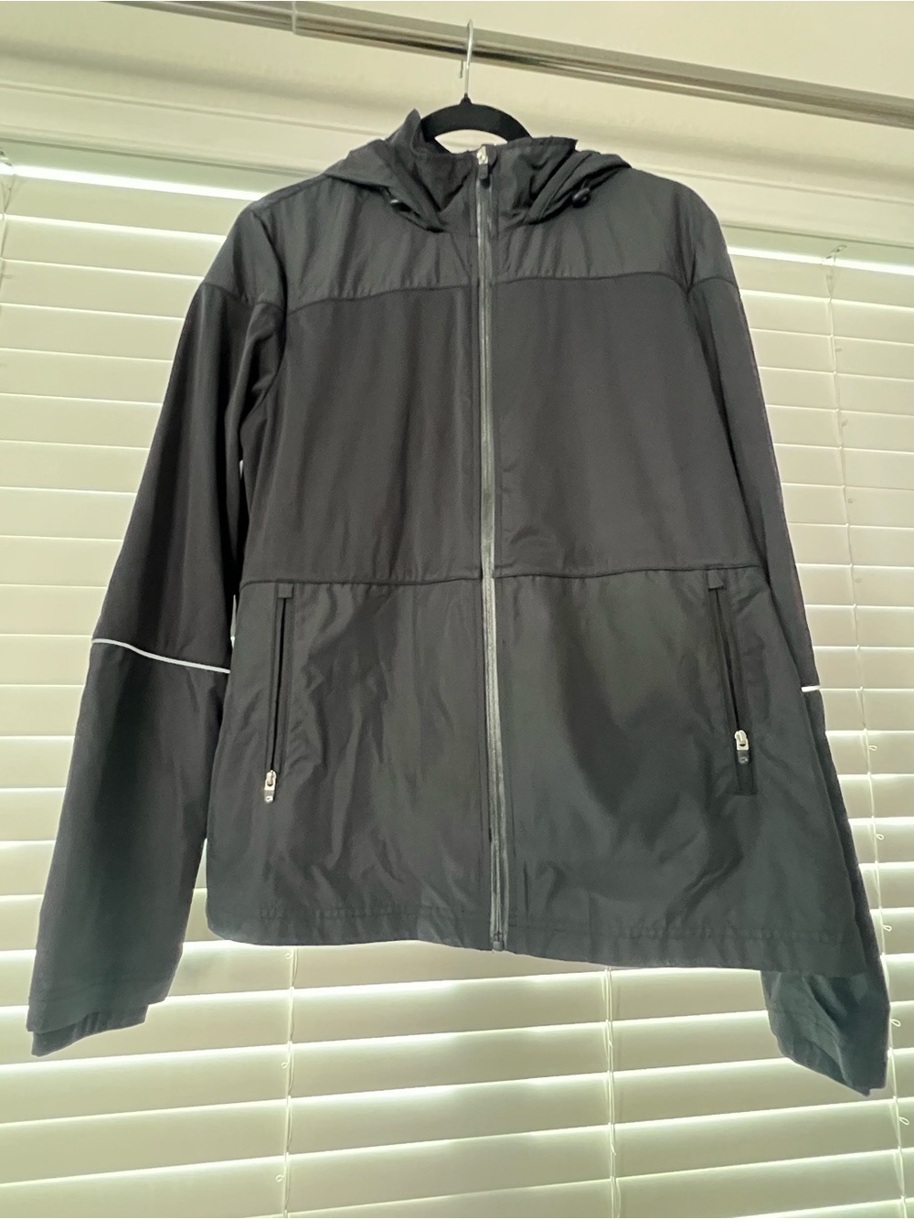 GAPFit Black Wind Breaker Running Jacket. Size Medium.